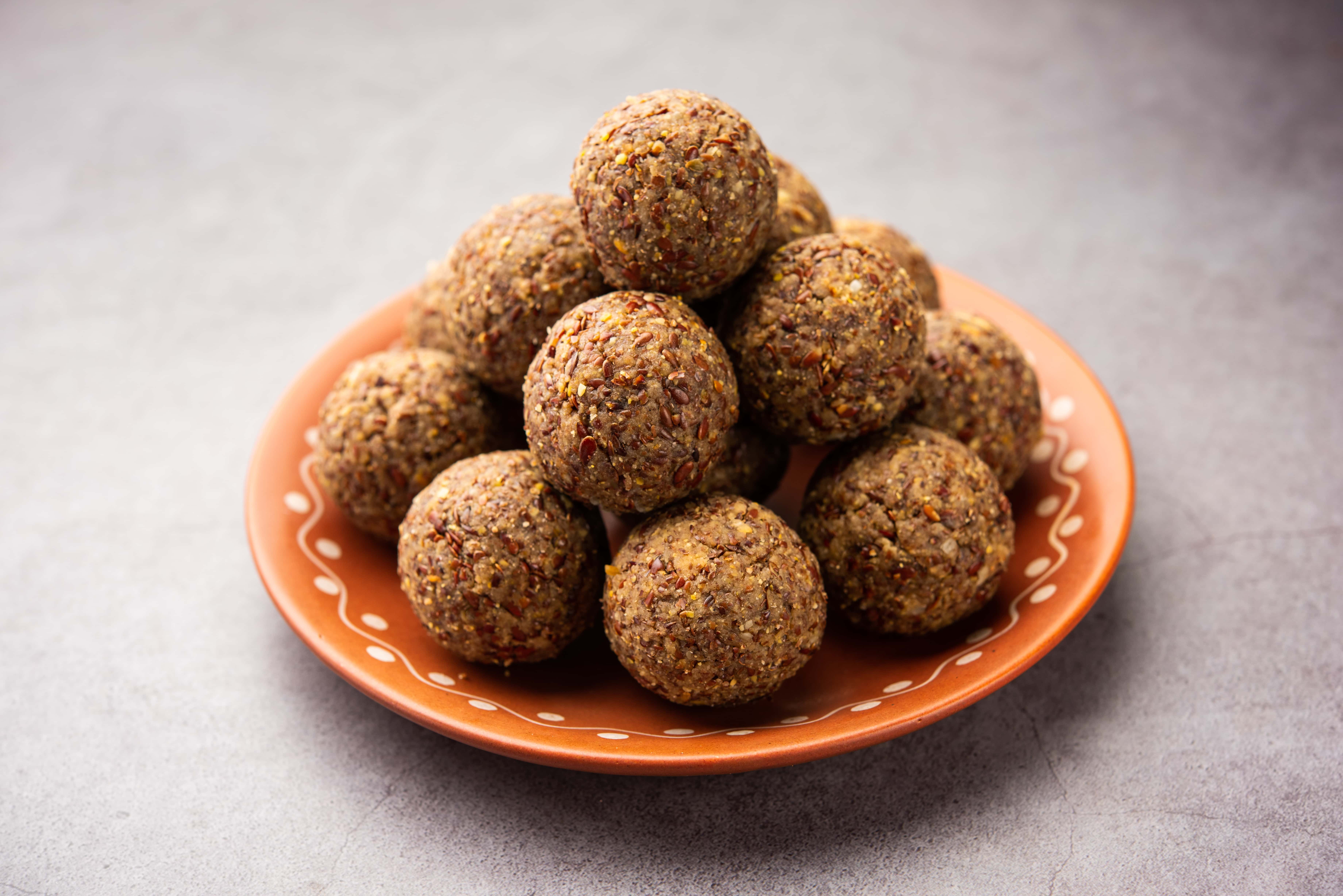 Flax Seeds Ladoo (With Dates)